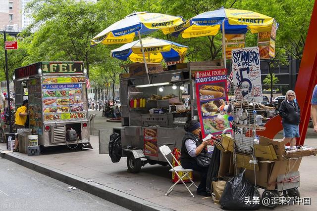 为什么中国人到美国会感到失望，而美国人来中国却印象深刻？