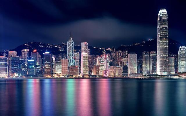 ​跌倒的香港，吃饱的新加坡，普通话成为胜败的关键