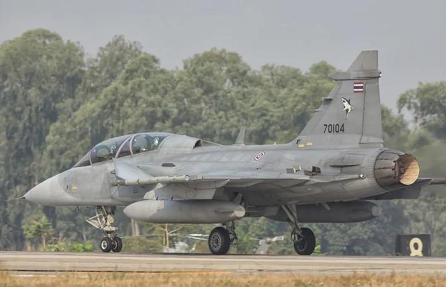 帮中国推销？美国媒体：FC-31更适合泰国空军，F-35问题太多！