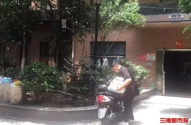 代送小孩上学、代人扫墓 湘潭小伙当跑腿一单送到了新加坡