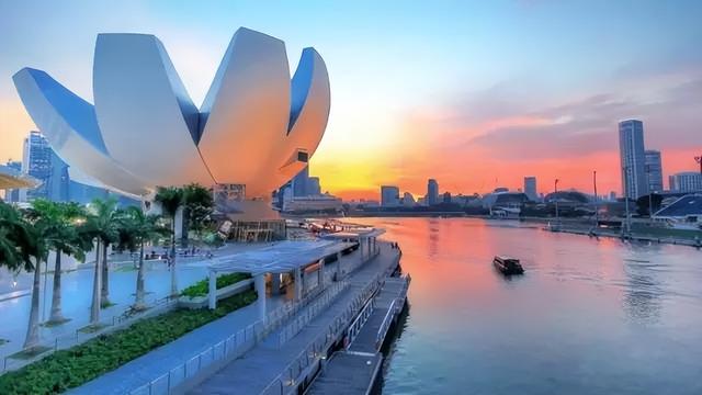 新加坡最富盛名的博物馆：滨海湾金沙艺术科学博物馆