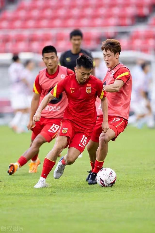 国际友谊直播：中国香港男足VS新加坡男足