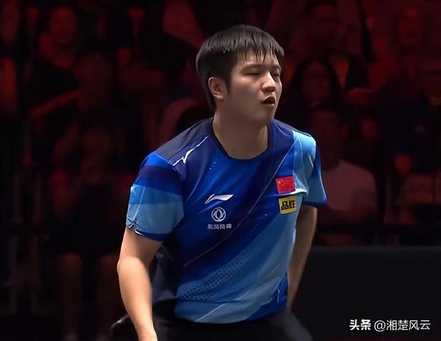 4-1！樊振东再胜马龙，卫冕新加坡大满贯男单冠军，欢呼雀跃庆祝