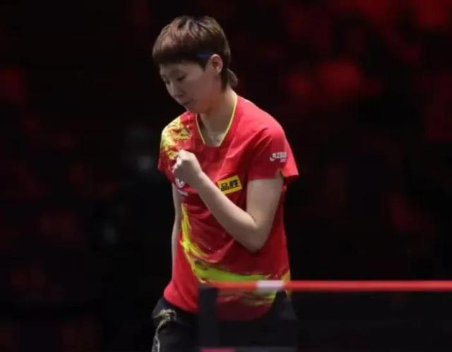 孙颖莎、王曼昱单打横扫晋级，陈梦/王艺迪女双涉险过关┃WTT新加坡大满贯赛