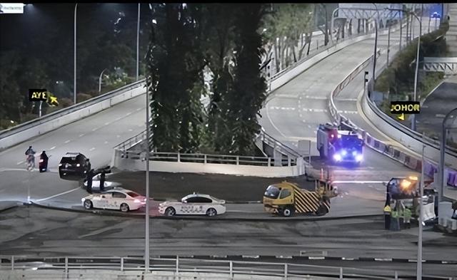 凌晨！新加坡关卡冲入飞车将28岁辅警撞成重伤入院