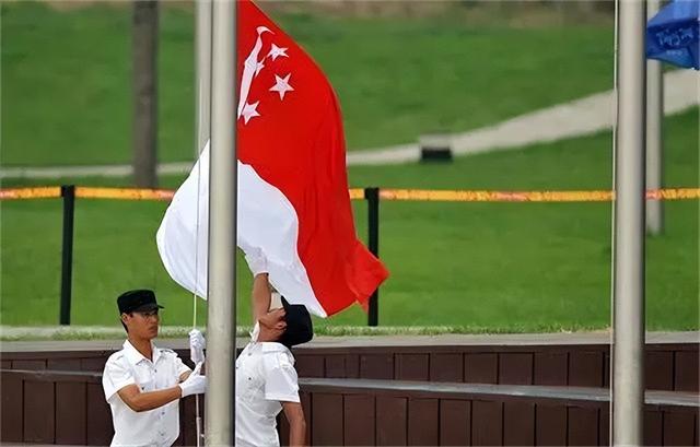 宿命新加坡：割裂炎黄的流浪者，“美国炮灰”的反思与抉择