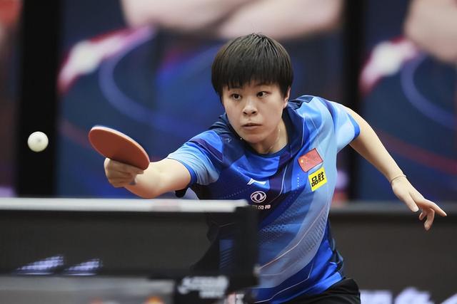 一路小跑，日本乒乓球“佛系”选手新加坡赛场上兴奋得手舞足蹈