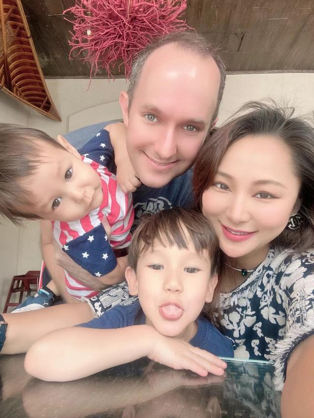 6年前，东北女生嫁给美国高材生，生两个混血儿子，如今怎么样了
