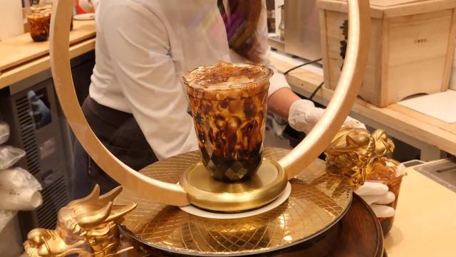 河南品牌反攻日本市场，蜜雪冰城是如何吊打台湾奶茶的？