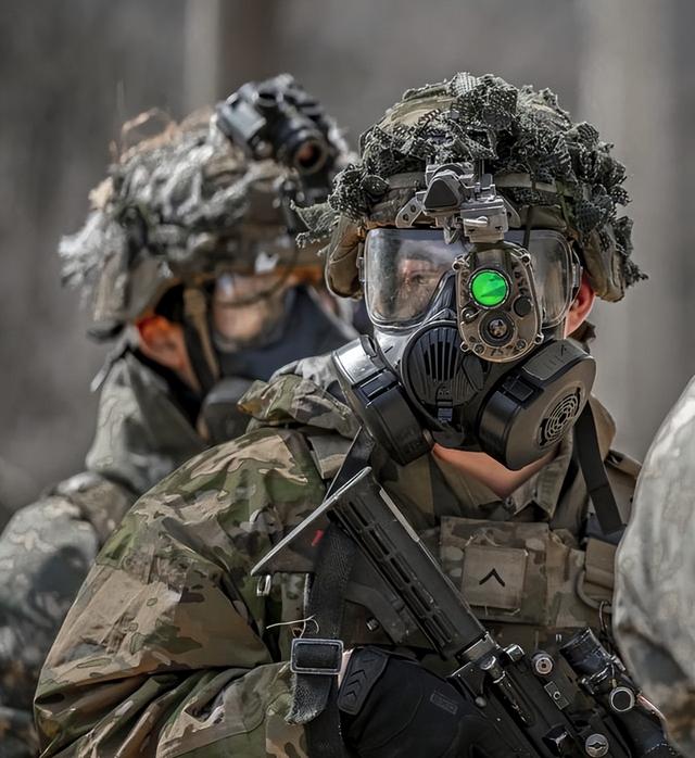 美国的新式夜视仪，瑞士禁止养一只豚鼠，一组图看世界