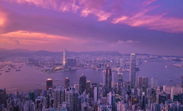 香港主办家办峰会频抛橄榄枝，新加坡提高移民门槛最终关上大门？