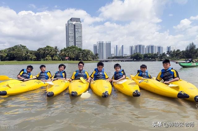 男孩12岁留学新加坡，18岁赴英国上大学，回国以所学救老爸一命