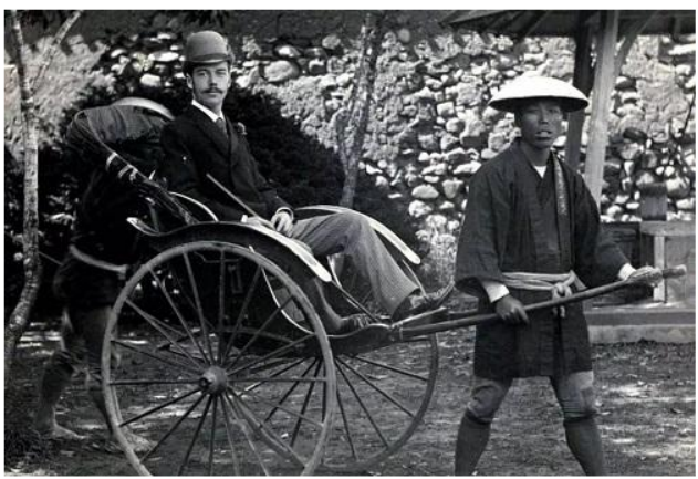 1891年，俄罗斯皇子正在日本街头观光，却突然被人持刀追砍