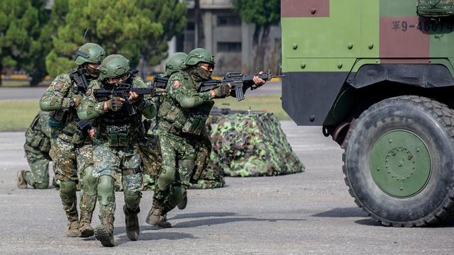 新加坡扼守马六甲，还在台岛驻军，李显龙：中国崛起带来区域好处