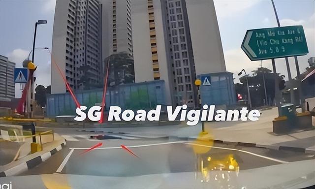 what？新加坡路霸再现，男子横躺斑马线碰瓷！