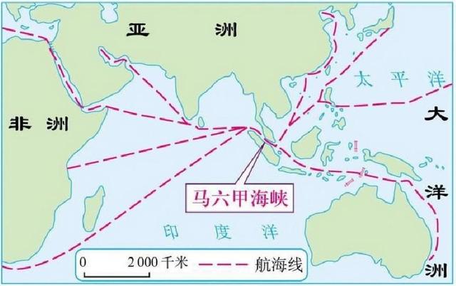 夹缝中求发展，李光耀开启了“毒虾”模式，解读新加坡的生存之道