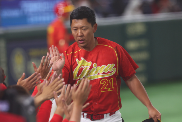 日本人代表中国队出战日本队，世界棒球经典赛是职棒自我推销的一次尝试