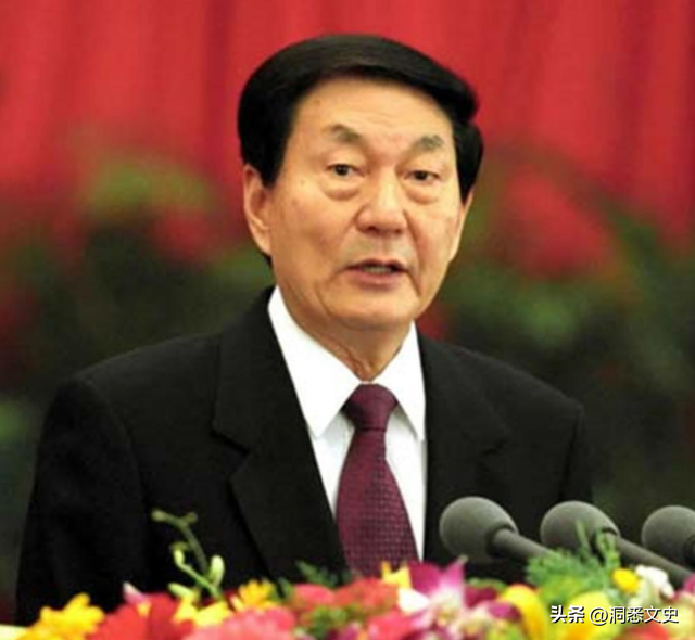 日本记者问：中国要让日本道歉到什么时候？朱镕基一席话让其闭嘴