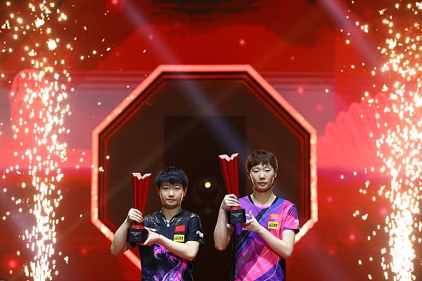 WTT新加坡大满贯｜孙颖莎/王曼昱“让二追三”问鼎女双
