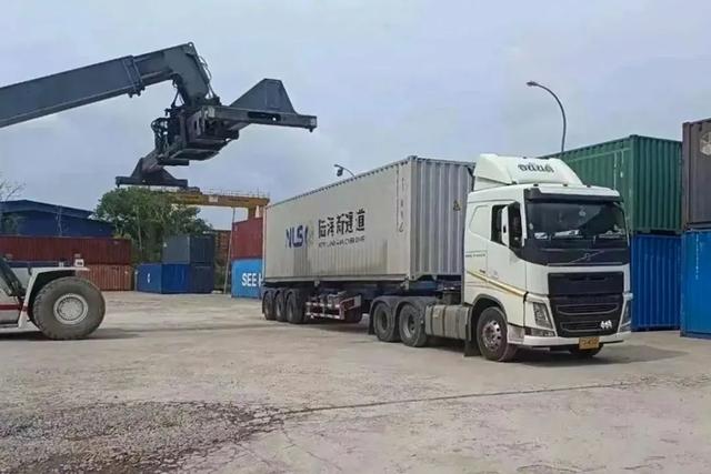 陆海新通道（重庆-万象-新加坡）班列开通！