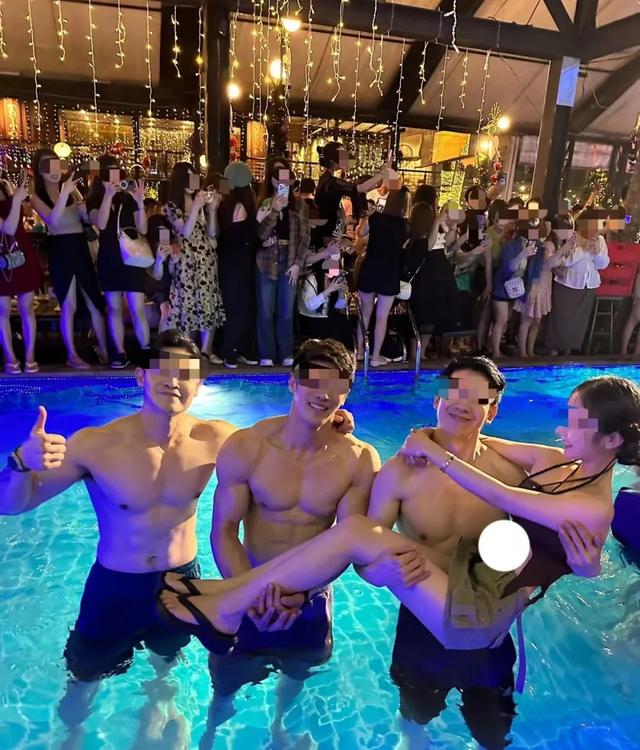 泰国男模餐厅，噶腰子？