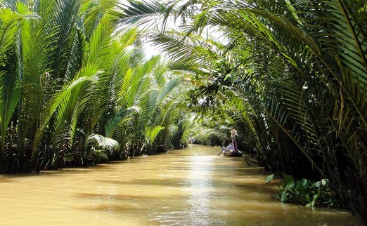 水位急剧下降，泰国境内湄公河中“升起”700年前古老佛塔
