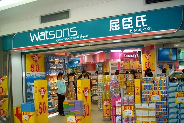 新加坡员工状告屈臣氏虐待引热度，上班站足8小时、腿已废