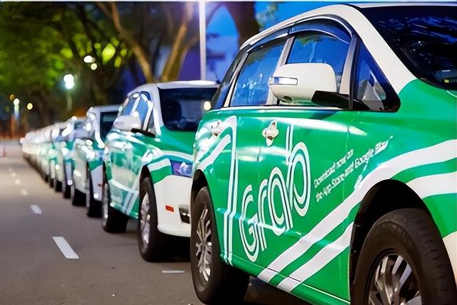 华人女乘客把新加坡60岁老司机抓成花猫：血肉模糊！太恐怖！