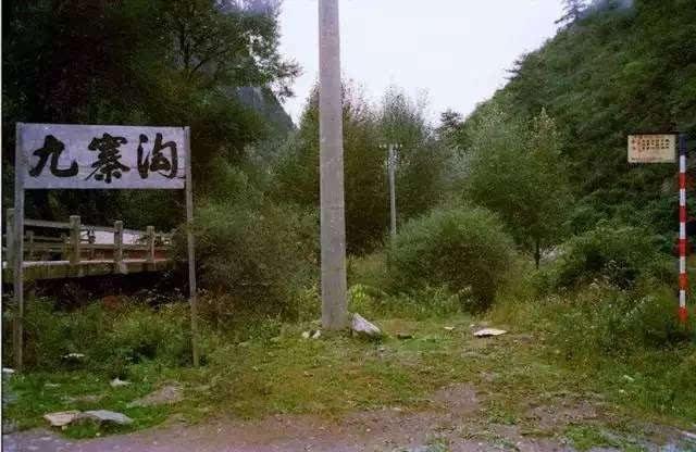 廿万公里34章 九寨沟惊魂记，在重庆没想到新加坡人会唱红歌，惊呆