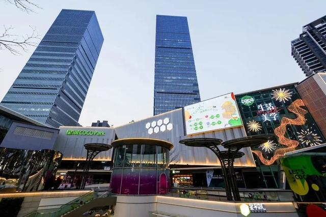 快讯 | STAR JEWELRY将开大陆首店；瑞幸进驻新加坡第一高楼；