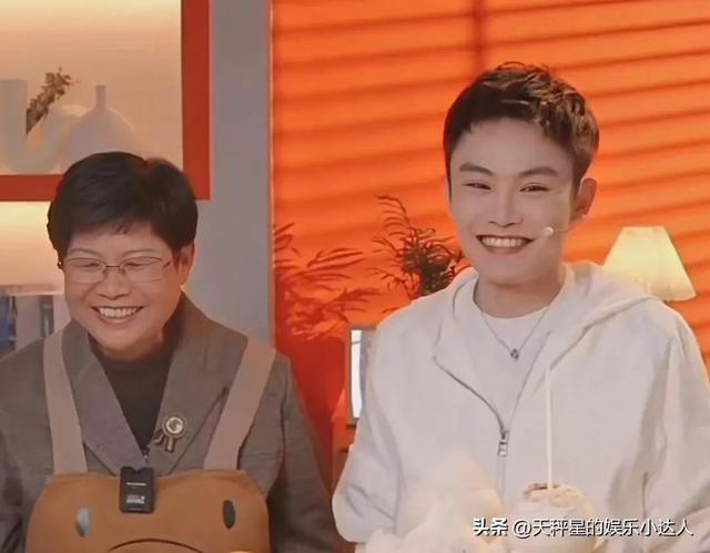 网红毛毛姐带保洁阿姨同游新加坡，阿姨月入三千到月入三万！