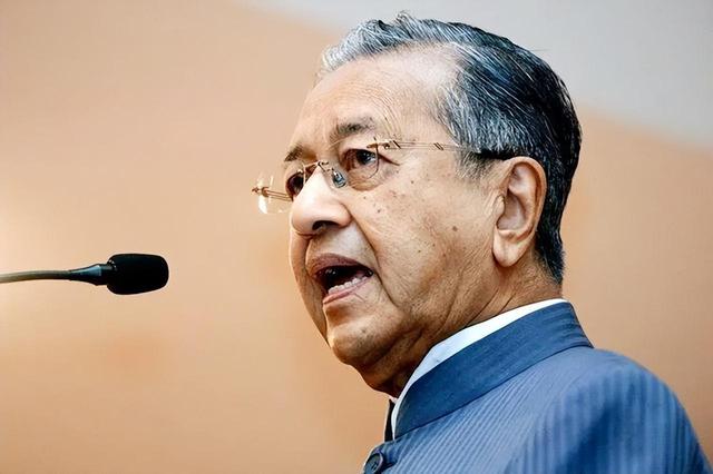 92岁再当总理，这位马来西亚政坛强人3次将自己选定接班人拉下马