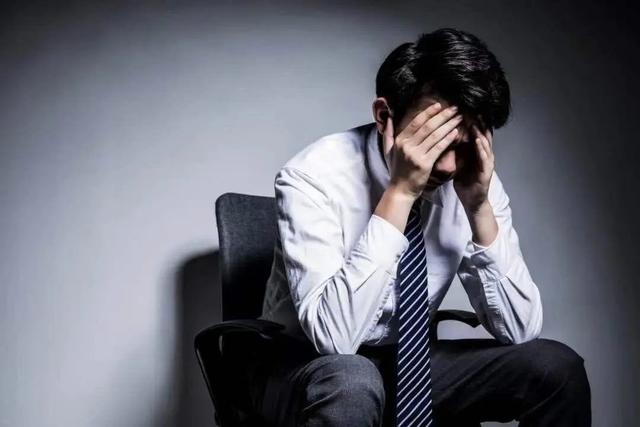 年薪百万在新加坡吃不起饭，第一批精英正在逃离，真相究竟如何？