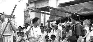 李光耀是怎么当选为新加坡首任总理的？