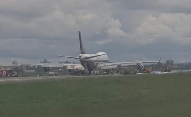 新加坡航空波音747货机起飞失败11个轮胎爆胎 导致非洲机场关闭