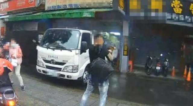 如何应对？侯友宜访问新加坡刚走，新北市就发生重大枪击案件！