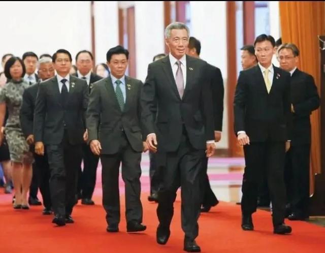 叱咤政坛的新加坡总理李显龙，为何家族后院起火