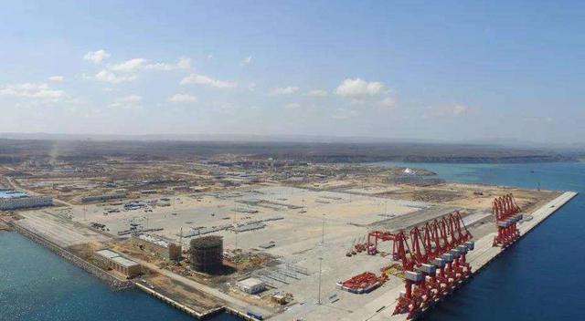 新加坡运营巴铁瓜达尔港每年亏损千万美元，为何中国接手后赚翻了