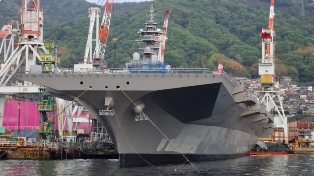 警惕——日本改装后的F-35B航母离开码头，搭载新船头