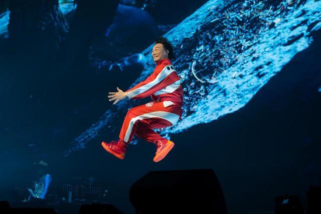陈奕迅海外巡演新加坡连唱两晚，一口气送上超30首歌