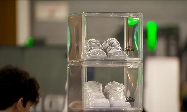 鞋迷们疯狂了！六位数球鞋引爆新加坡鞋展！