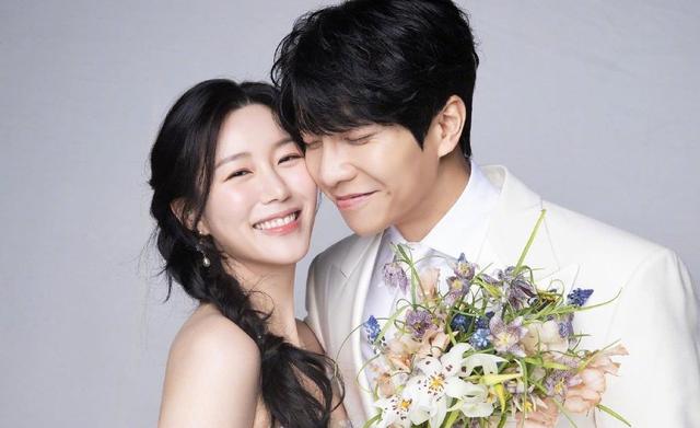 李昇基和李多寅，新加坡街头被目击，粉丝要求合影被拒绝！