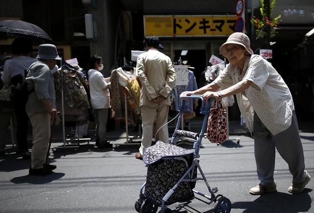 放着中国老人不管，却给50万日本人养老！山东康养集团有何阴谋？