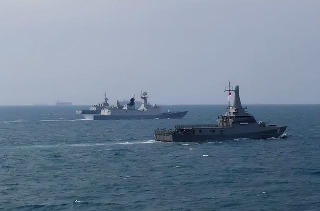 美国叫嚣在台海布雷，解放军扫雷舰亮相中新军演，以实际行动回击