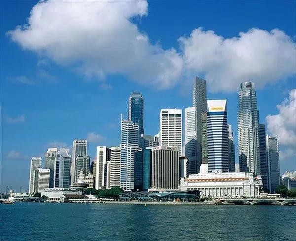面对新加坡疯狂的楼市和特殊的地理位置，移民，你想好了吗？