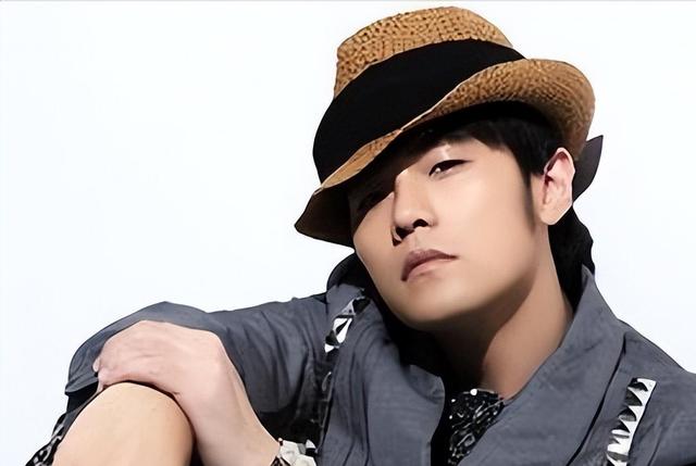 周杰伦在新加坡一晚赌输4700万，网友：他开演唱会就是为了割韭菜