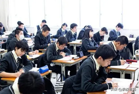 日本现代教育制度的发展与变革