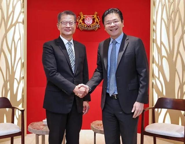 中国富豪家族办公室如雨后春笋冒出，掏钱投资新加坡抑或香港？