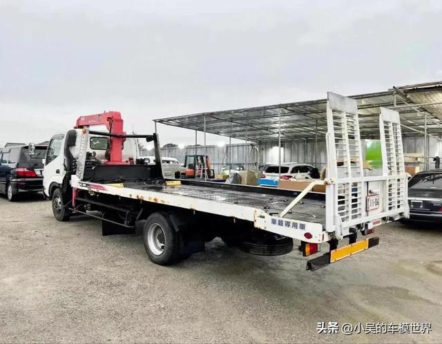 马路多面手｜TINY微影 新加坡系列SG20义顺拖车公司日野300拖车