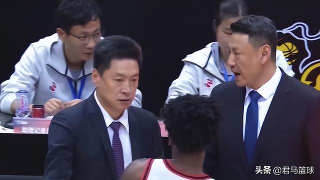黑色94秒二李演砸，前新加坡男篮主帅3句话力挺球迷 老马嘲讽春哥
